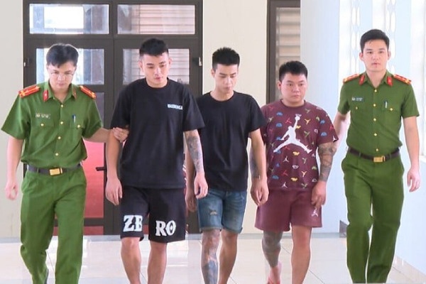 Bắt nhóm người mượn cớ va quệt xe để cưỡng đoạt tài sản