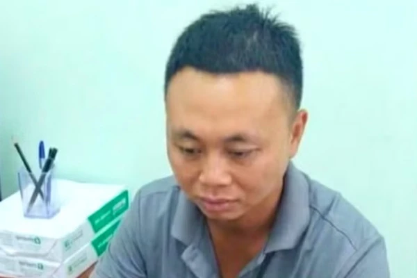 Tạm giữ cha dượng đánh bé 3 tuổi bầm tím mặt mũi