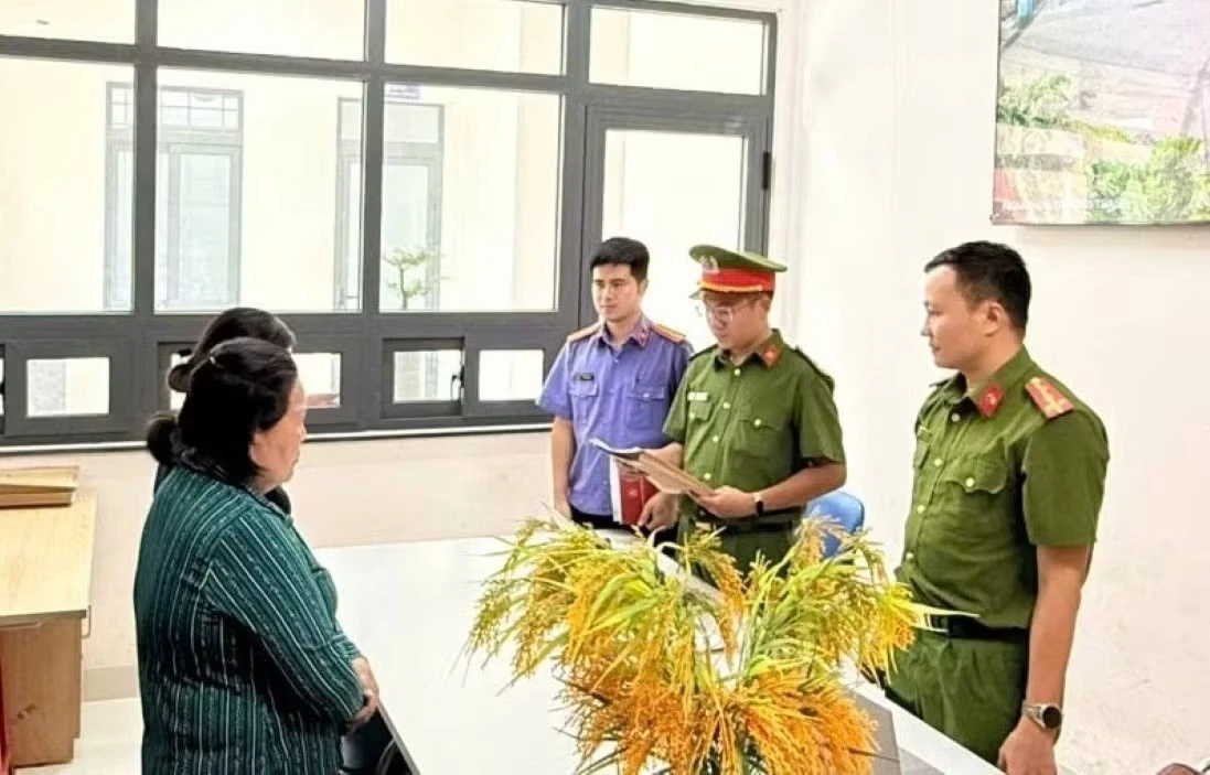 Xin làm tình nguyện viên gây quỹ rồi biển thủ tiền quyên góp