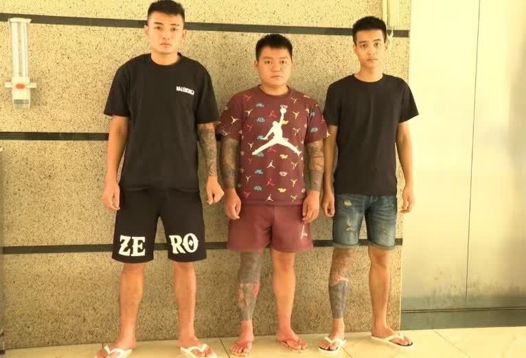 D&agrave;n cảnh va quệt ảnh 1