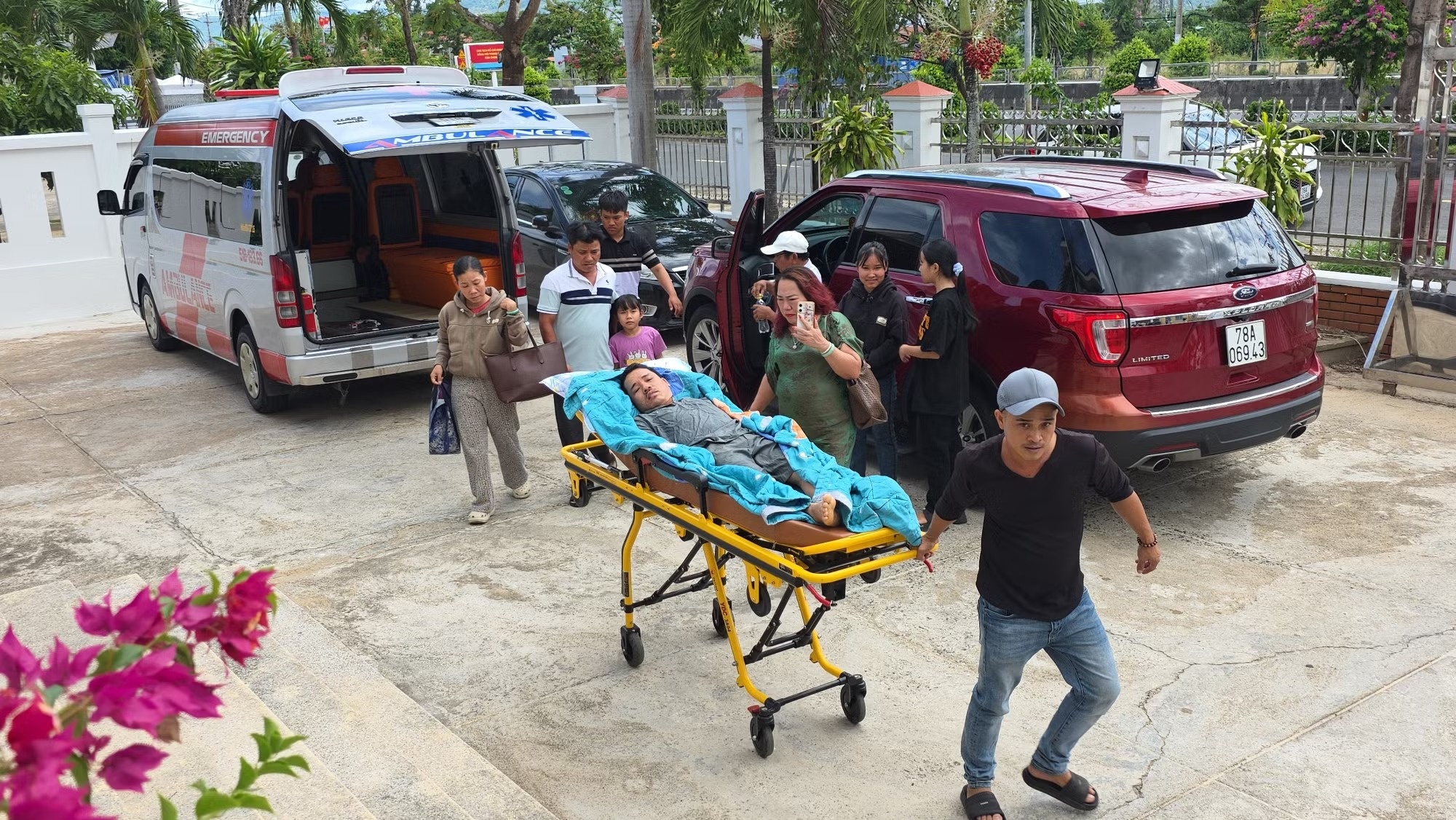 đ&aacute;nh người ảnh 3