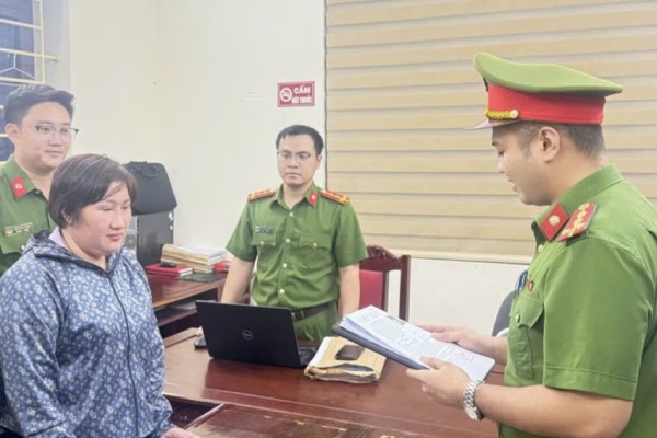 Khởi tố người phụ nữ dùng căn cước, sổ đỏ giả để lừa vay 11 tỷ đồng