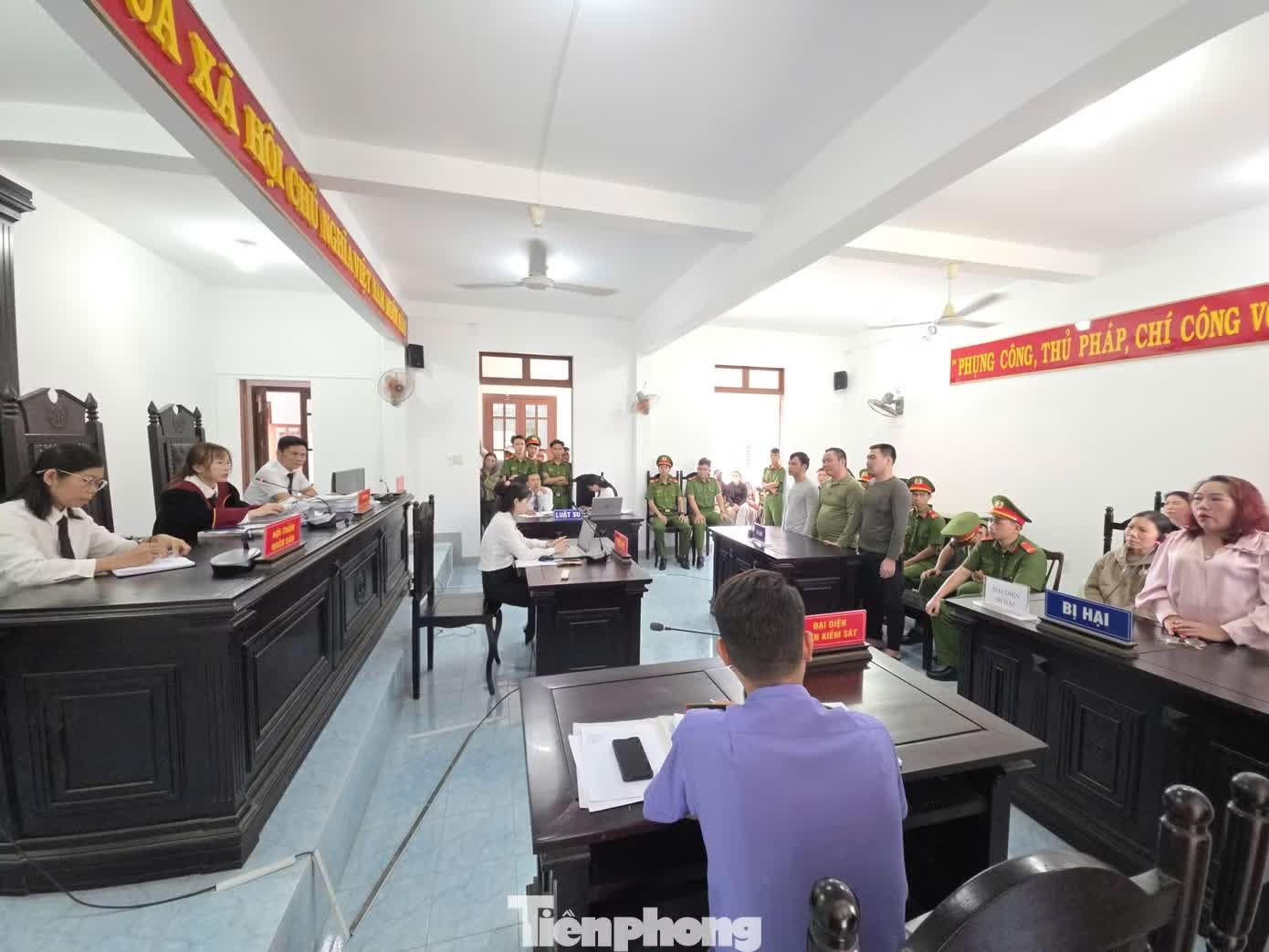Vụ bị đ&aacute;nh,  Th&acirc;n t&agrave;n ma dại ảnh 3