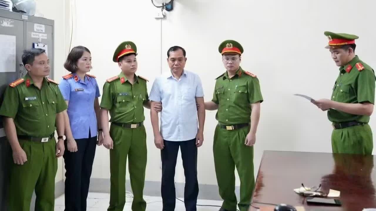 X&acirc;y dựng Hồng Th&aacute;i,  Thương mại Đại Lộc,  X&atilde; hội đen,  N&uacute;p b&oacute;ng doanh nghiệp ảnh 1