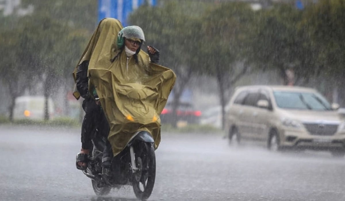 Hà Nội có mưa rào và dông, nhiệt độ cao nhất 32°C
