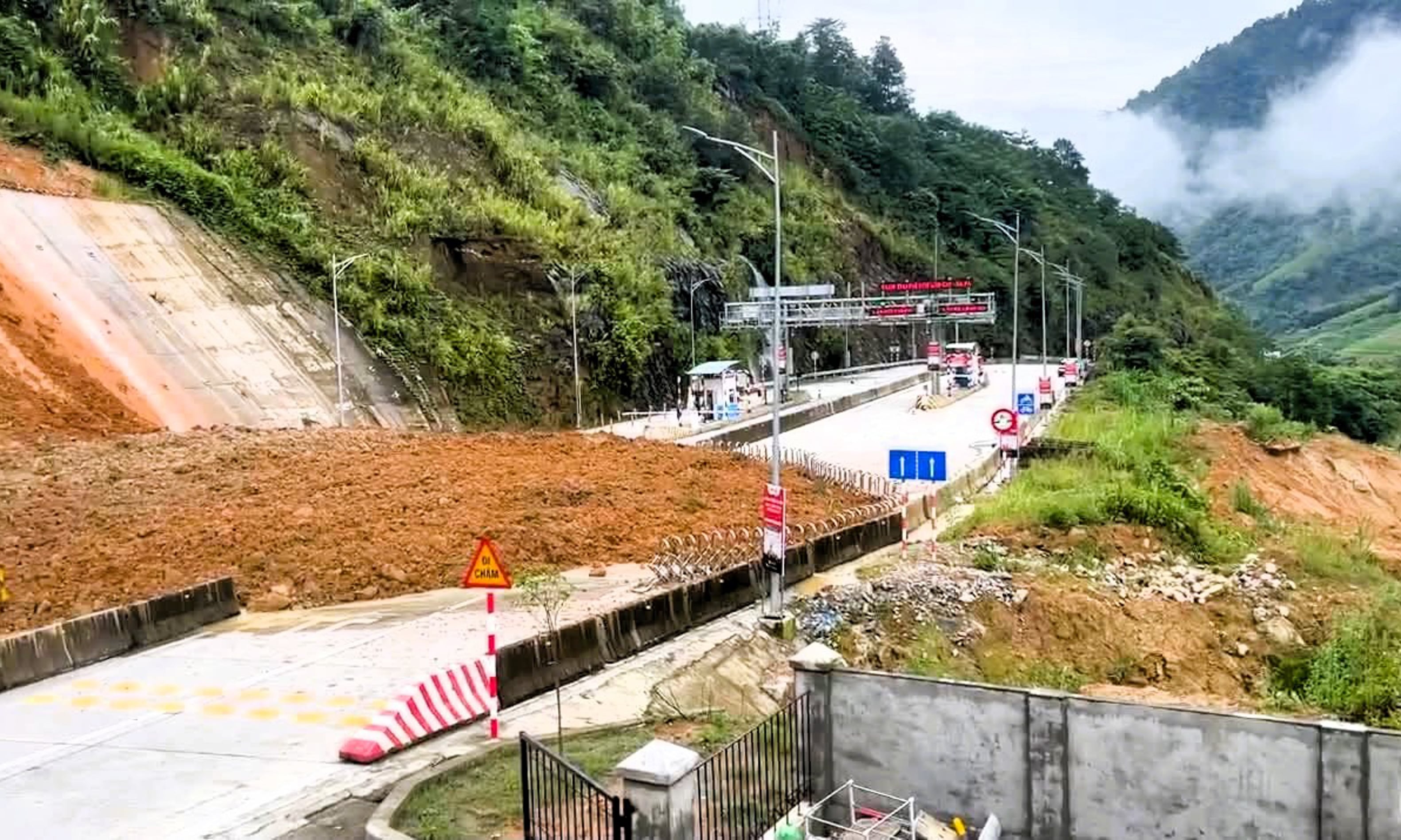 Sạt lở tại khu vực thuỷ điện ở Lào Cai, một người mất liên lạc