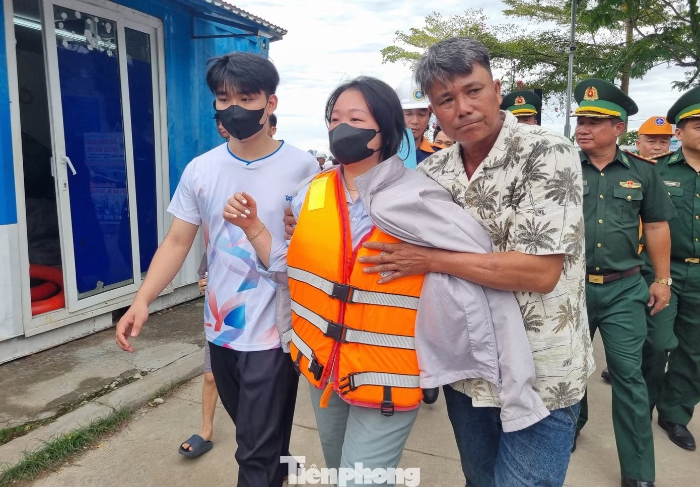 trở về đất liền ảnh 3