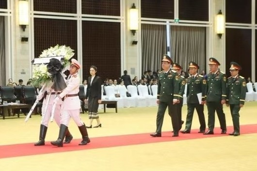 Bộ Công an và Bộ Quốc phòng Việt Nam viếng đồng chí Xaysomphone Phomvihane
