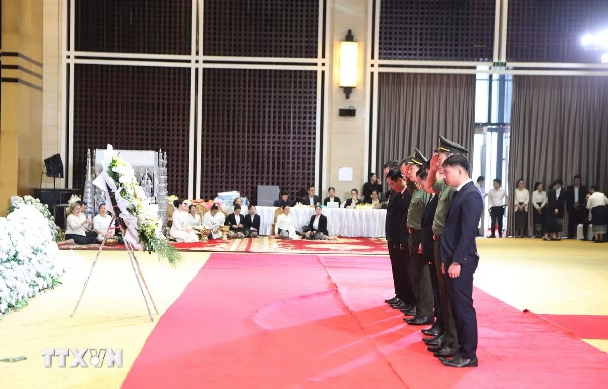 chủ tịch quốc hội l&agrave;o ảnh 2