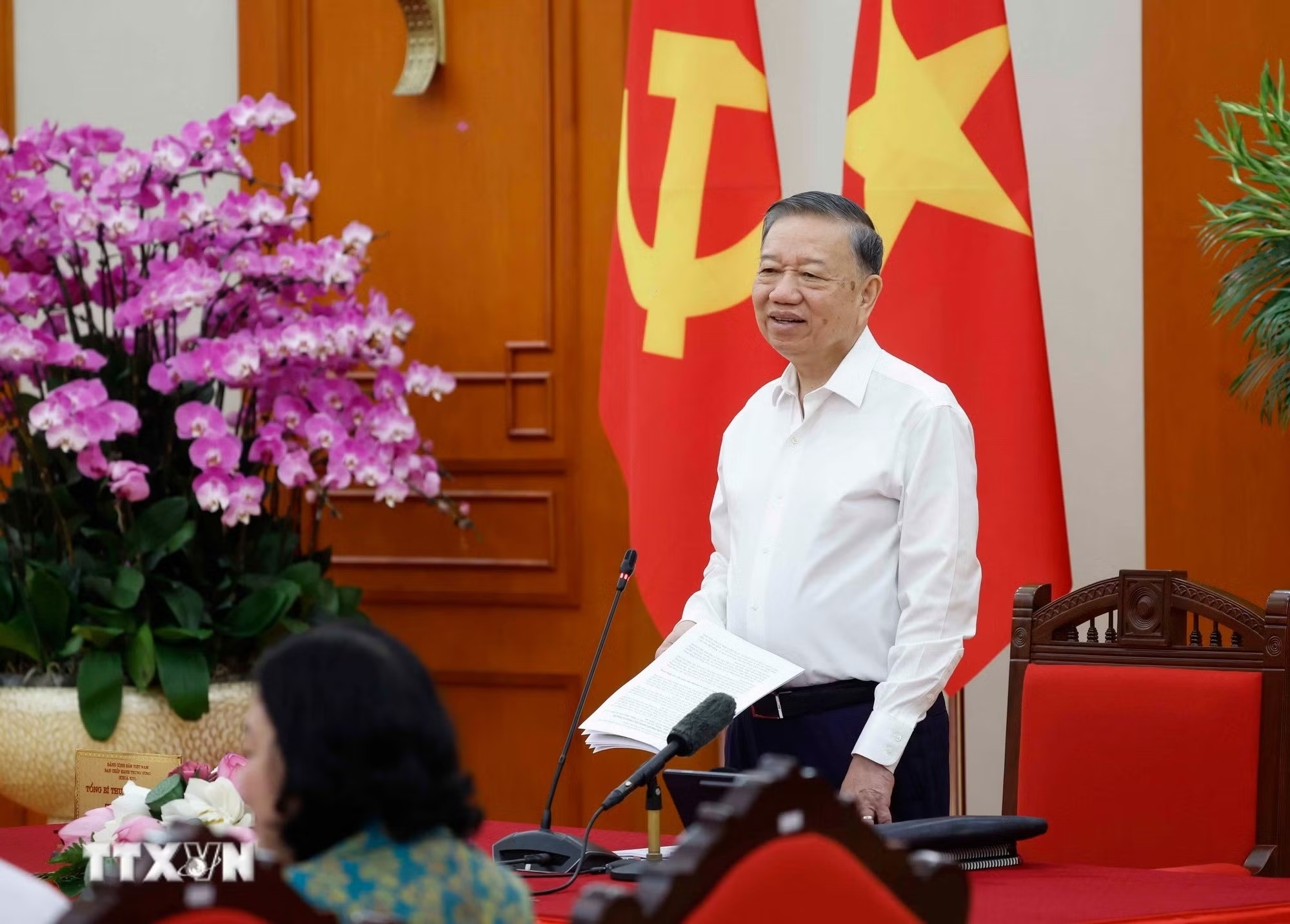 tổng b&iacute; thư t&ocirc; l&acirc;m ảnh 2
