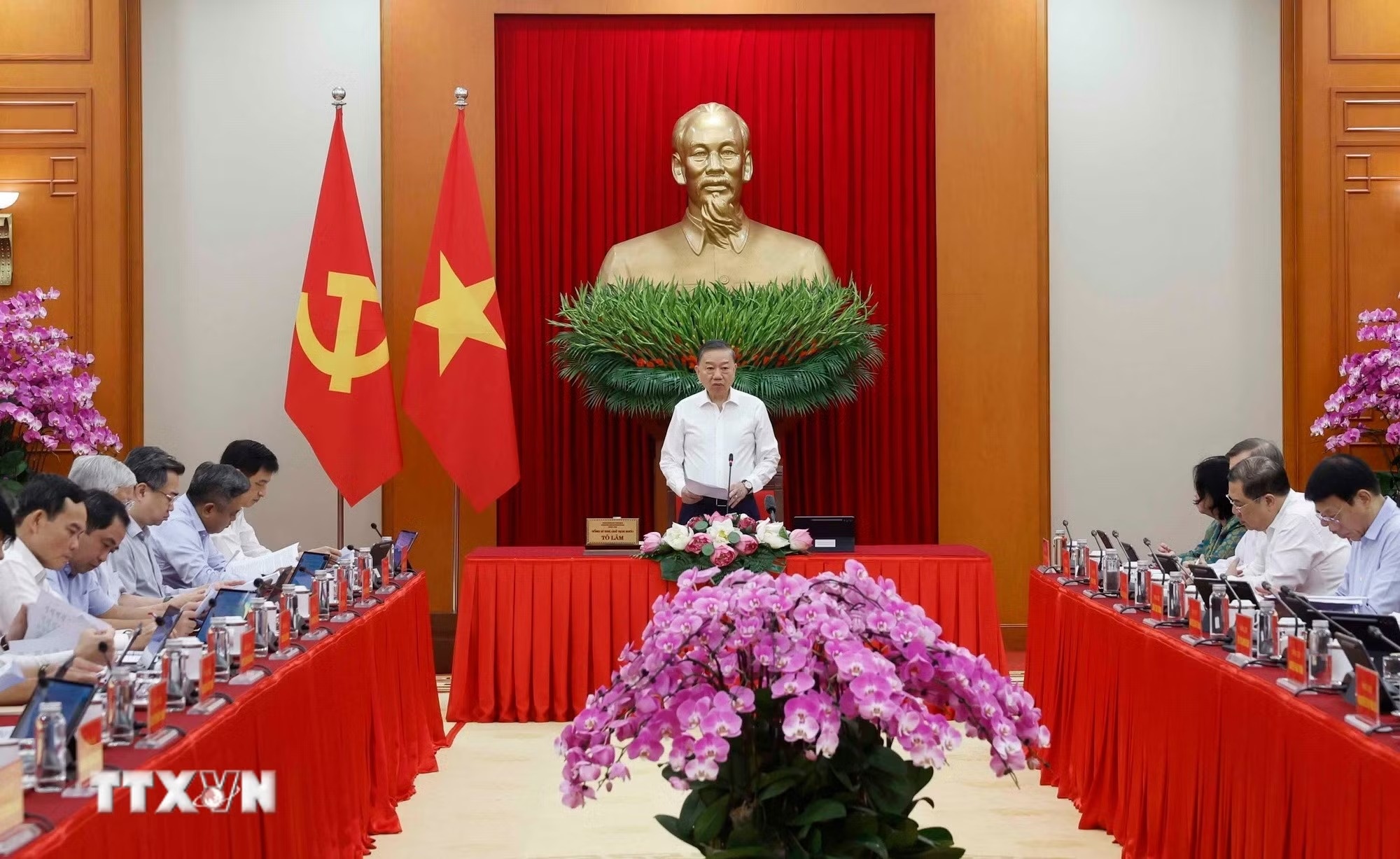 tổng b&iacute; thư t&ocirc; l&acirc;m ảnh 3