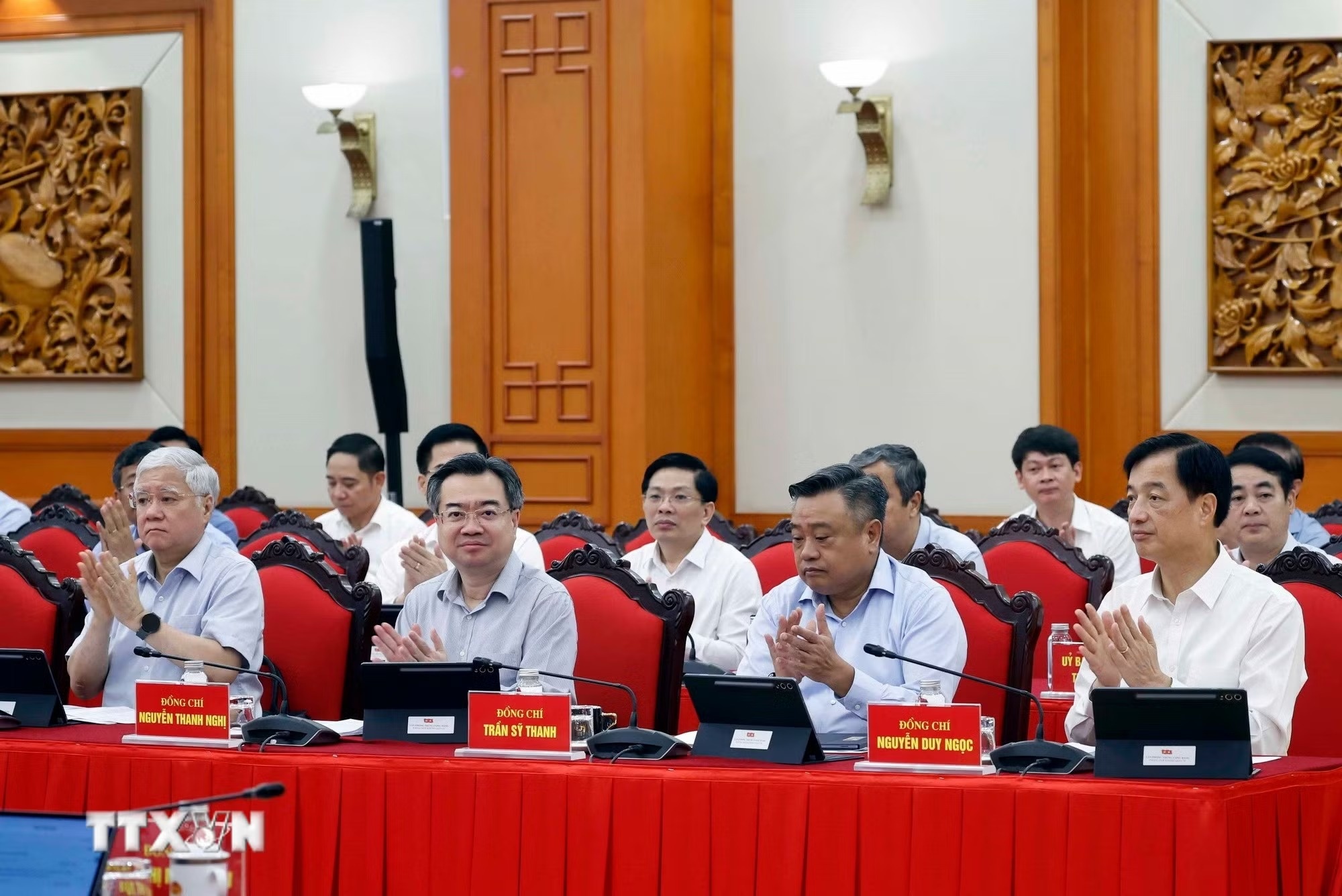 tổng b&iacute; thư t&ocirc; l&acirc;m ảnh 4