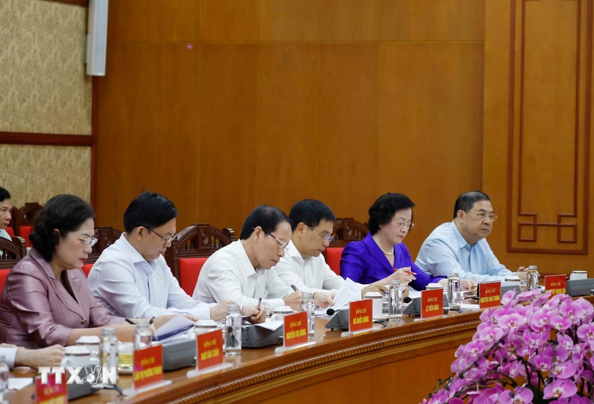 tổng b&iacute; thư ảnh 4
