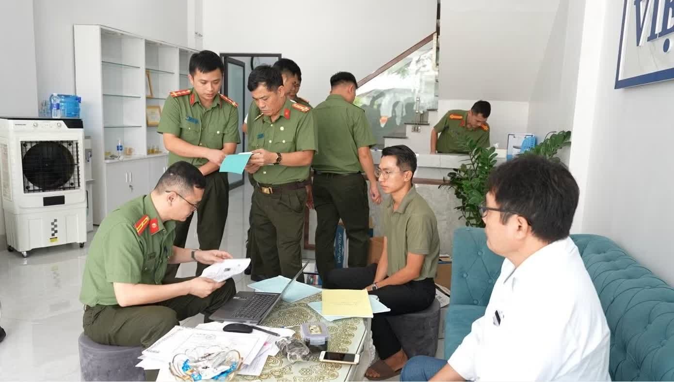 Khởi tố bác sĩ rởm lừa dối khách hàng