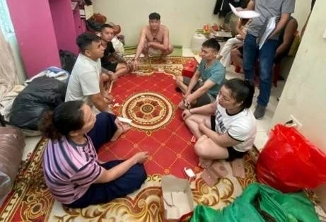 Bắt quả tang 6 đối tượng đánh bạc dưới hình thức chơi liêng