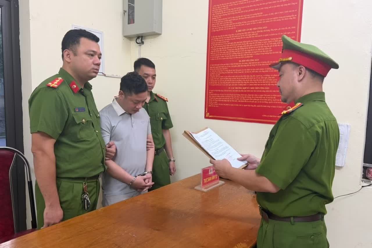 Khởi tố nhân viên tài chính tham ô tiền thu hồi nợ của khách hàng