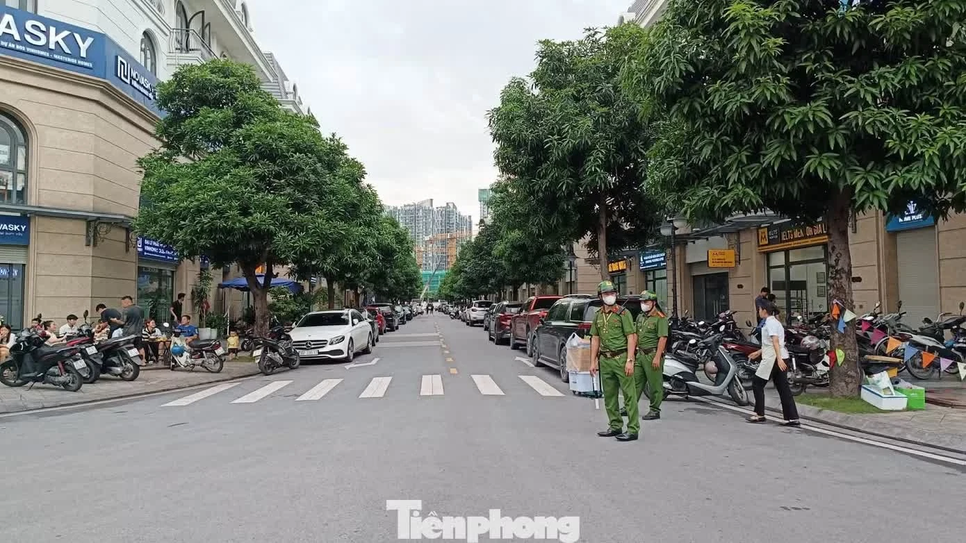 Huấn Hoa Hồng ảnh 1