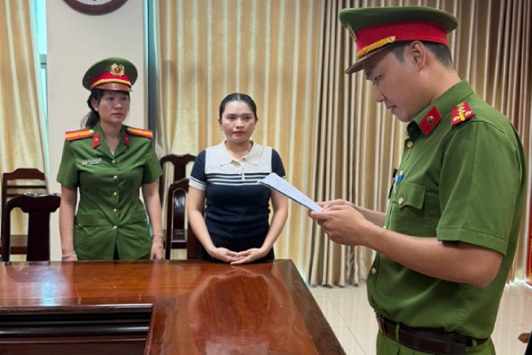 Khởi tố chủ cửa hàng quần áo về tội 'Xâm phạm quyền sở hữu công nghiệp'