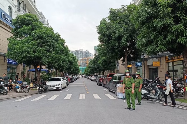 Khám xét nơi ở của Huấn 'Hoa Hồng'