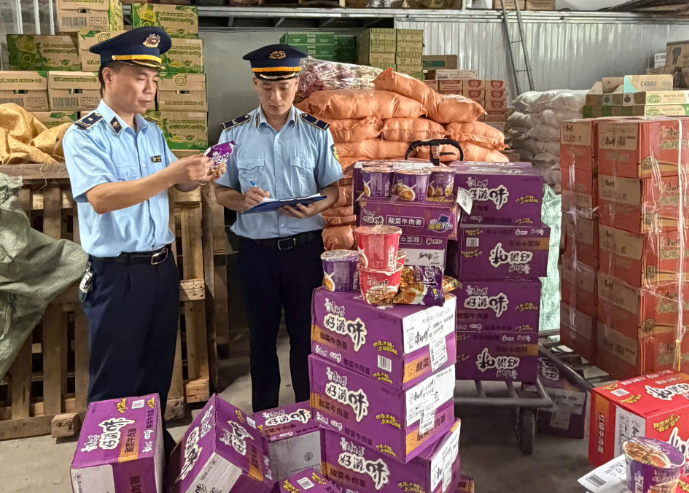 Công ty Thơm Anh,  Doanh nghiệp Thơm Anh,  Giám đốc Thơm Anh,  Mỳ ăn liền giả ảnh 1