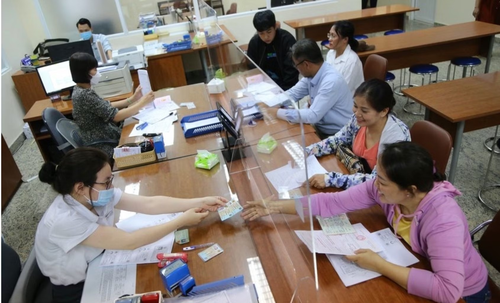 Yêu cầu làm rõ tình trạng viên chức 'ngồi nhầm ghế' công chức