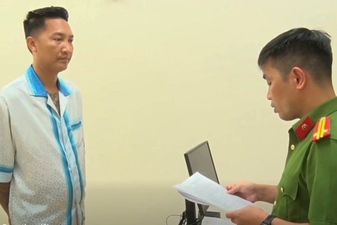 Vì sao Huấn Hoa Hồng bị bắt giam?