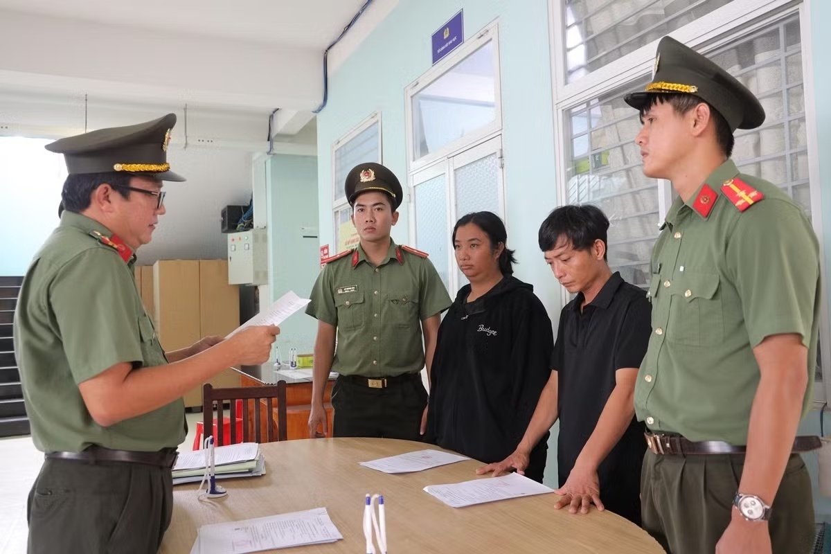 Khởi tố chủ doanh nghiệp tổ chức cho người nước ngoài ở lại trái phép