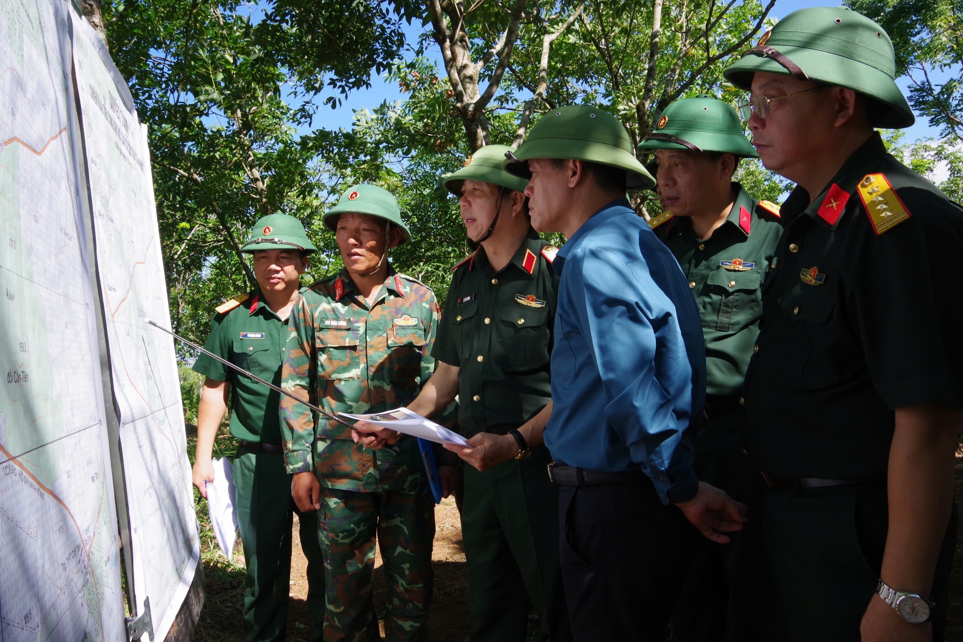 t&igrave;m mộ liệt sĩ ảnh 2