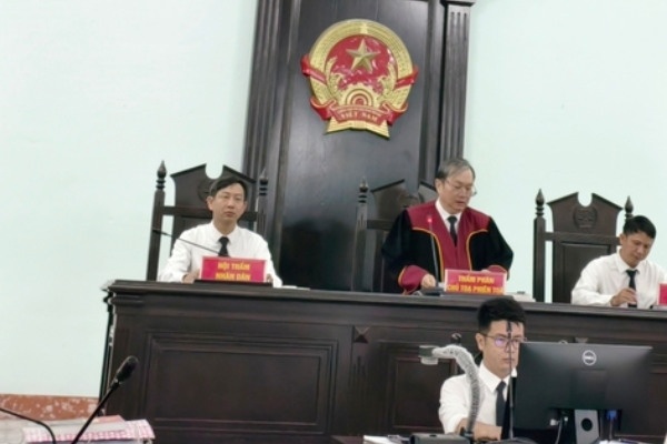 Tạm hoãn phiên tòa xét xử cựu Phó viện trưởng Viện KSND TP Huế