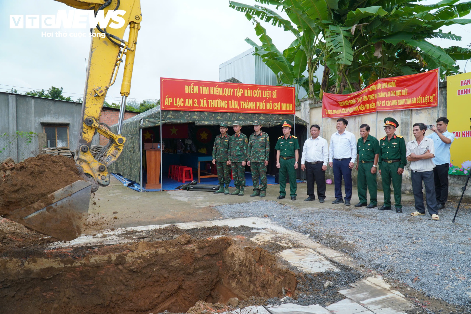 mộ liệt sĩ ảnh 1