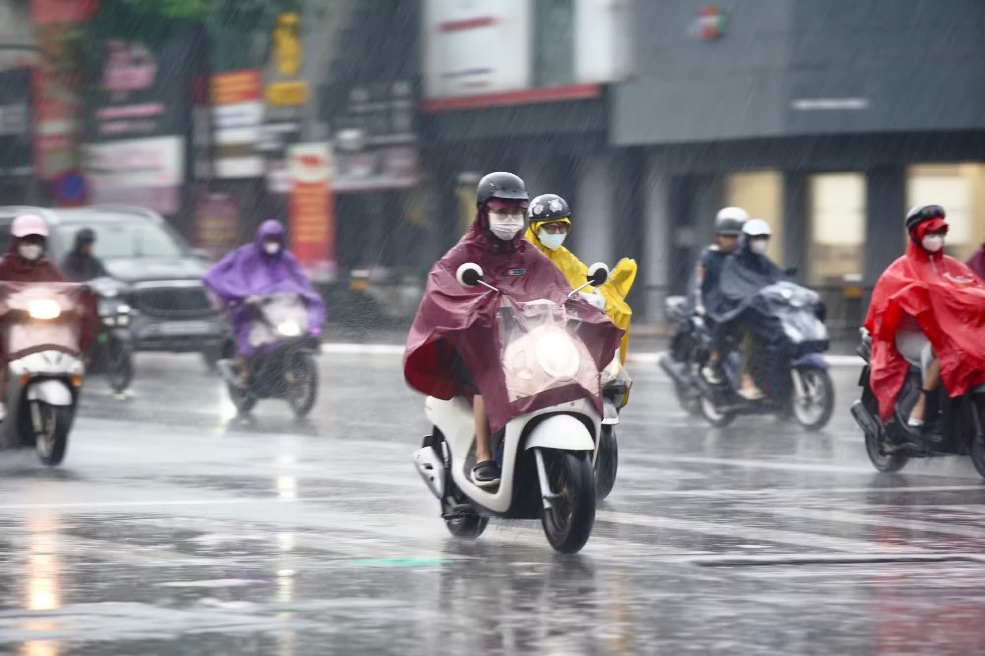 Từ chiều nay, miền Bắc mưa dông