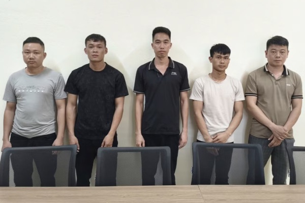 Khởi tố 6 người mua súng, đạn trái phép