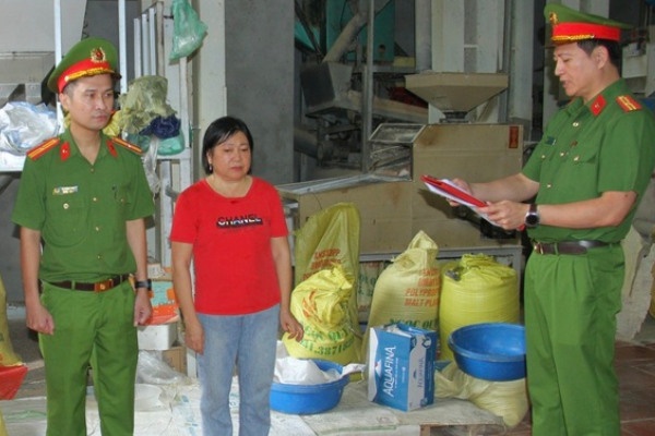 Khởi tố 2 người trong vụ hơn 22 tấn gạo giả thương hiệu Séng Cù Mường Khương