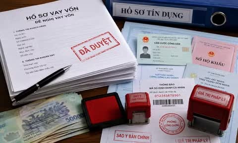 Thợ làm tóc dùng giấy tờ giả 'qua mặt' 4 ngân hàng
