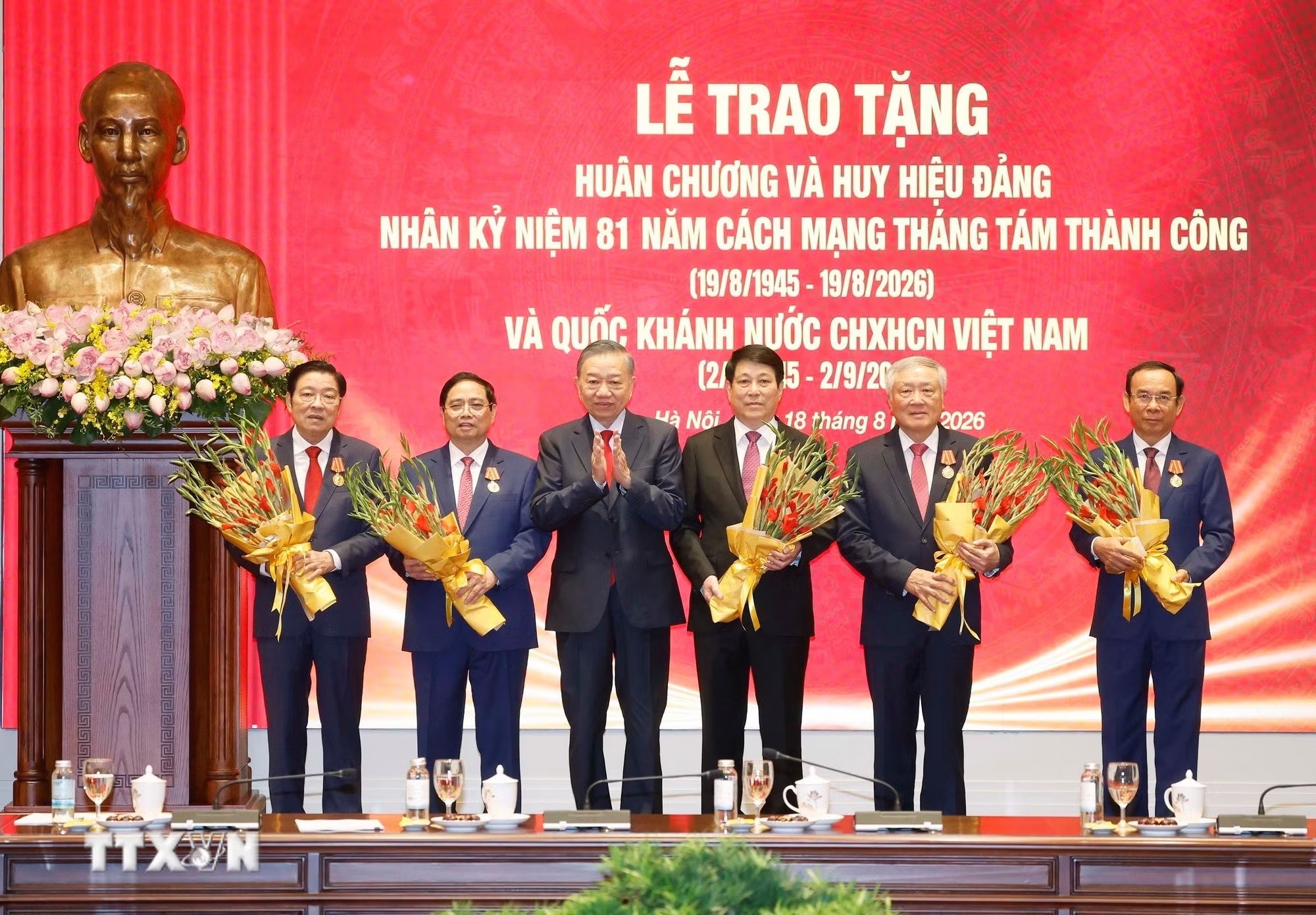 ủy vi&ecirc;n bộ ch&iacute;nh trị ảnh 4