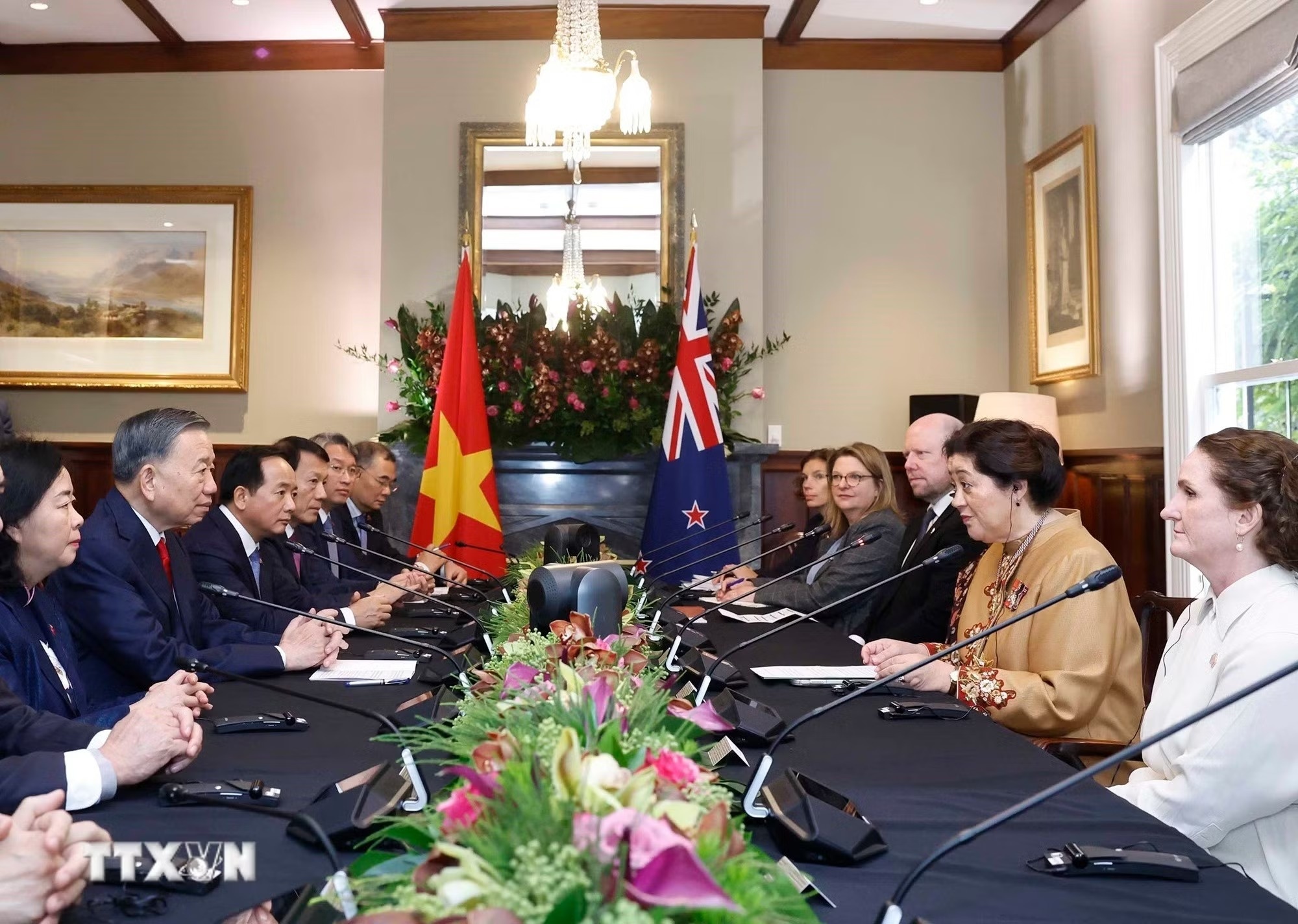 tổng b&iacute; thư ảnh 2