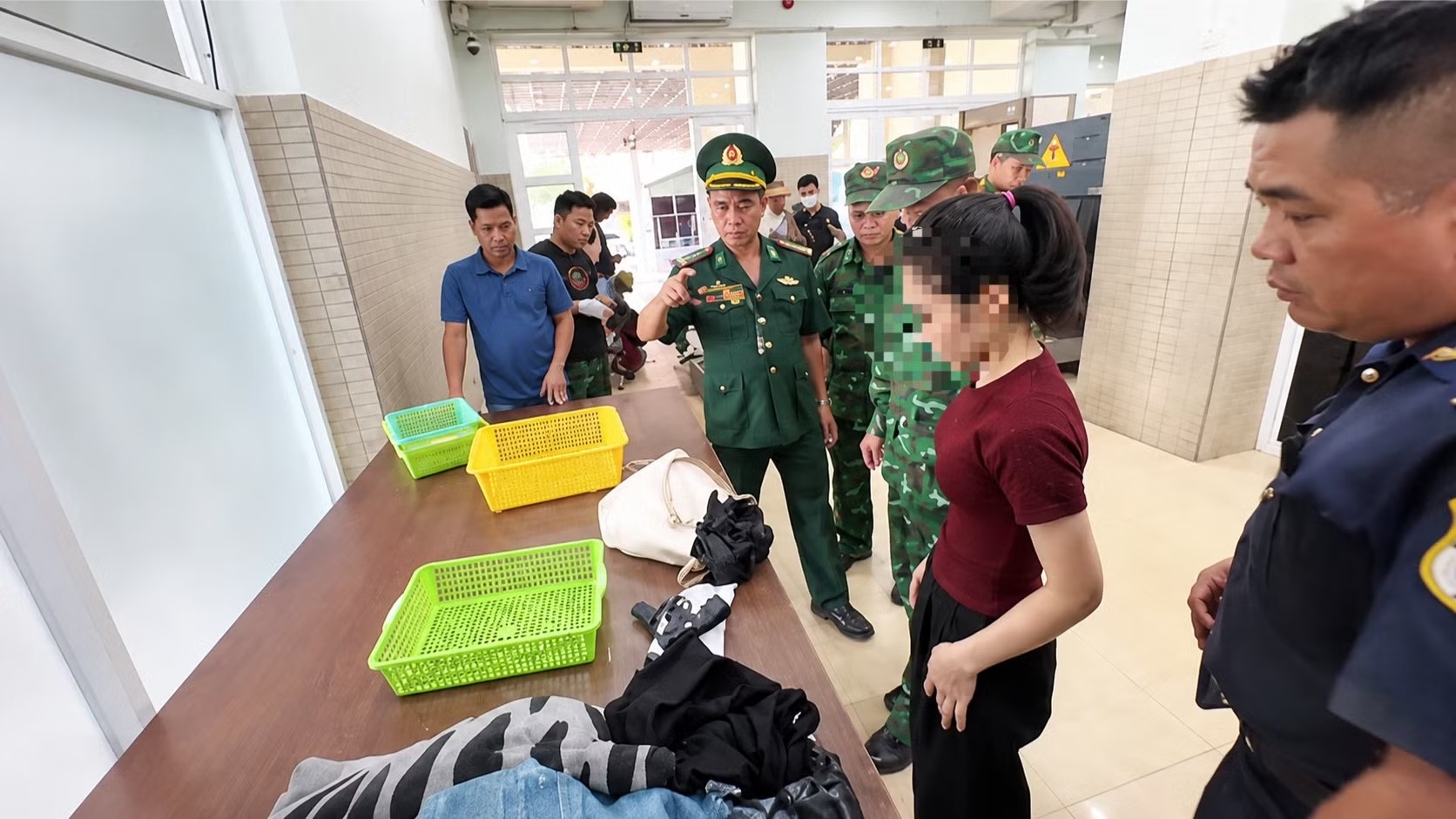 s&uacute;ng qu&acirc;n dụng ảnh 1