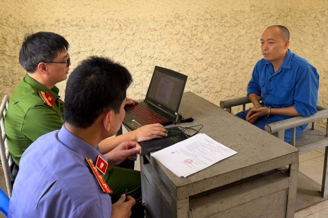 Bị Khánh 'Sky' chửi bới, vì sao 'Vua Quạt' vẫn bị khởi tố?