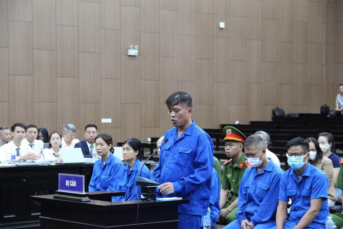 Nguyễn B&aacute; Hoan ảnh 1