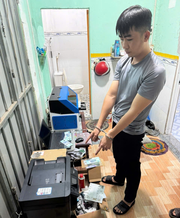 Đường d&acirc;y l&agrave;m,  ti&ecirc;u thụ tiền giả ảnh 2