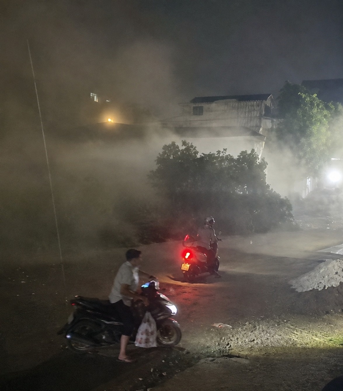 sập nh&agrave; ảnh 1