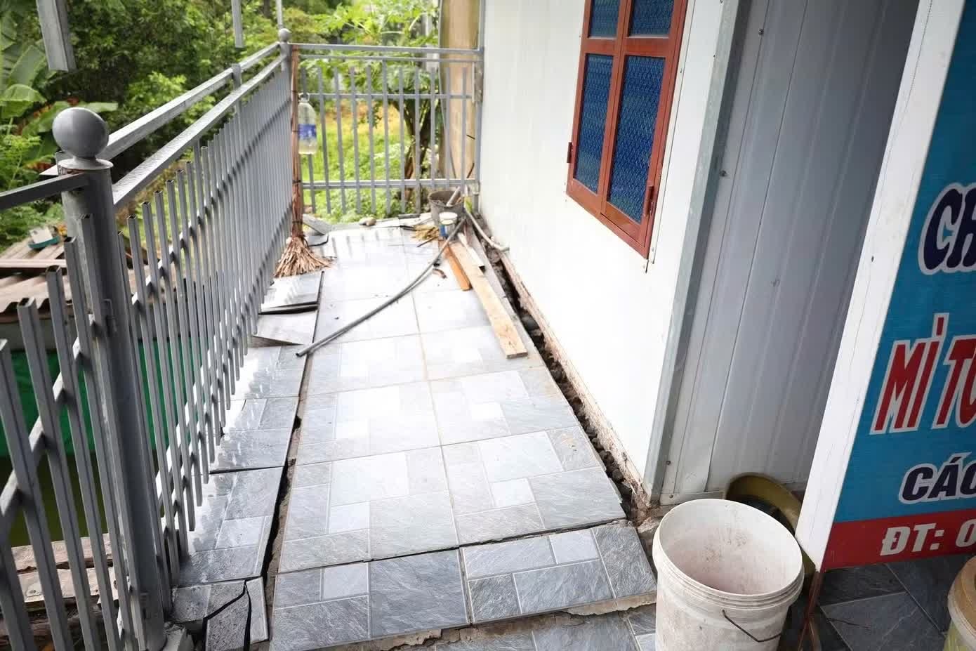 Mưa lớn,  g&acirc;y sạt lở ảnh 2