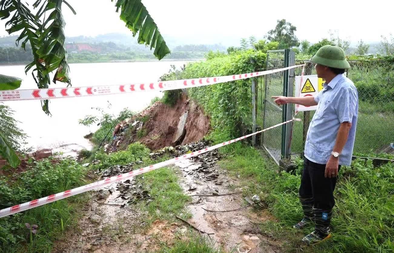 Mưa lớn gây sạt lở, nứt nhà tại Phú Thọ