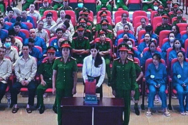 Người mẫu An Tây khai tên những người mua hộ ma túy
