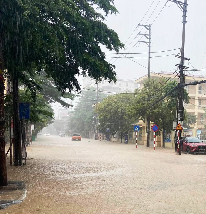 B&atilde;o số 4,  G&acirc;y mưa lớn ảnh 1