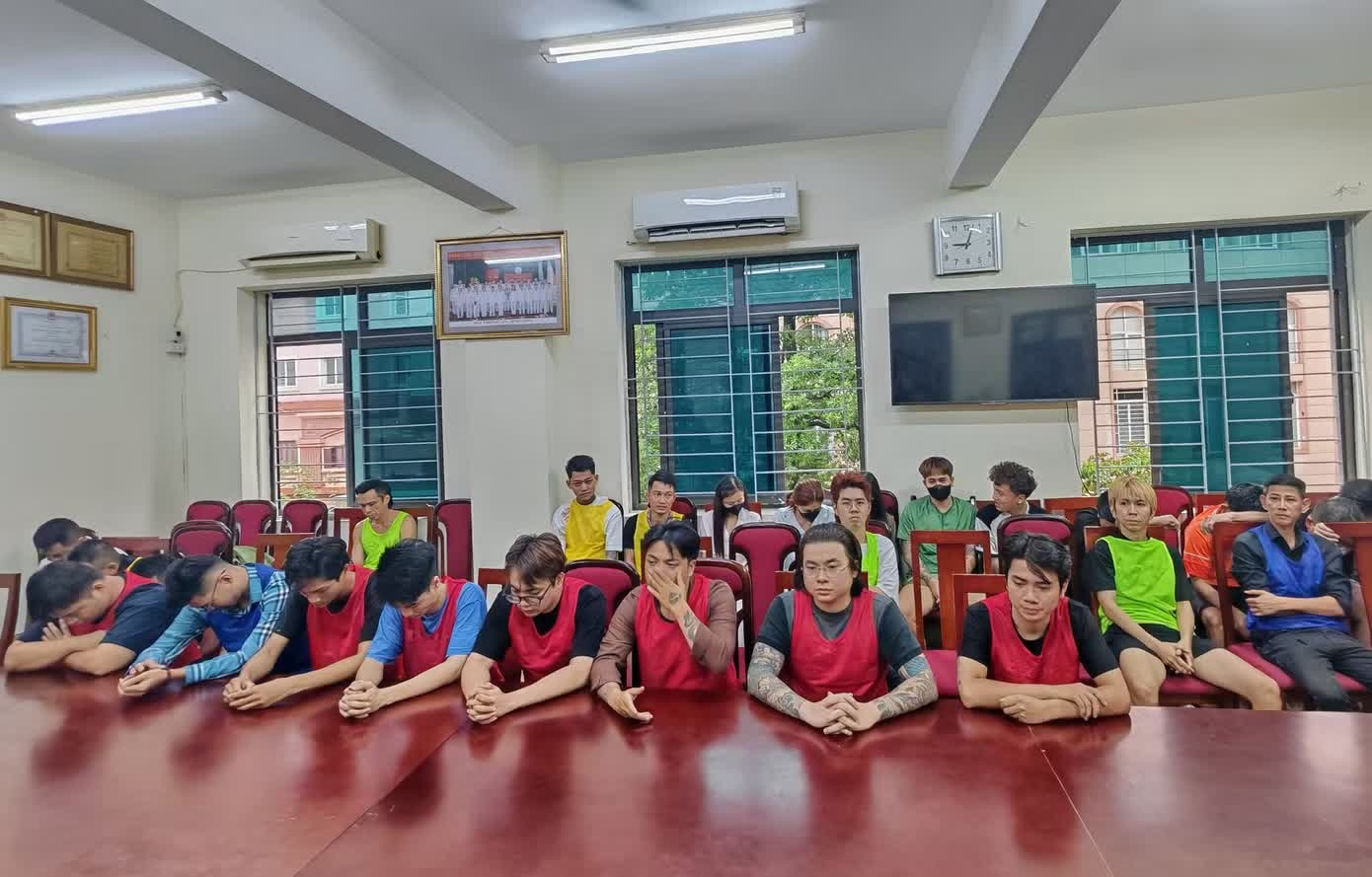 đ&agrave;n em Kh&aacute; Bảnh ảnh 1