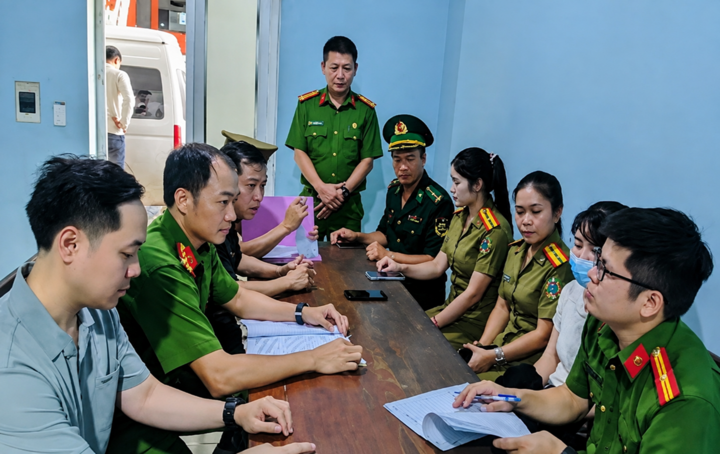 Tam gi&aacute;c V&agrave;ng ảnh 2