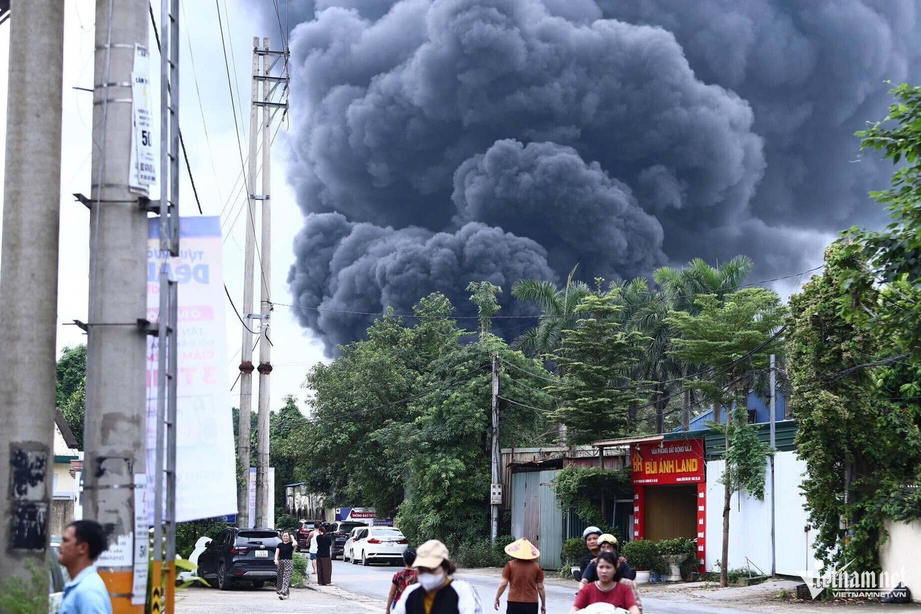 Cháy quán cạnh Quốc lộ 5, người đàn ông tử vong