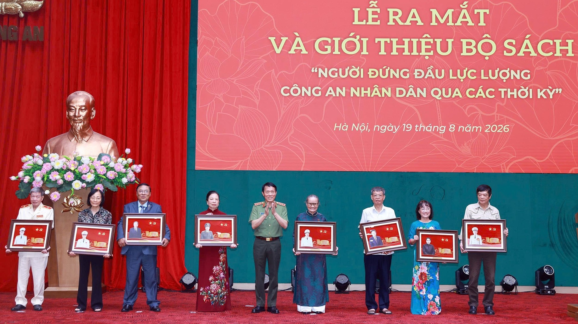 s&aacute;ch c&ocirc;ng an ảnh 4