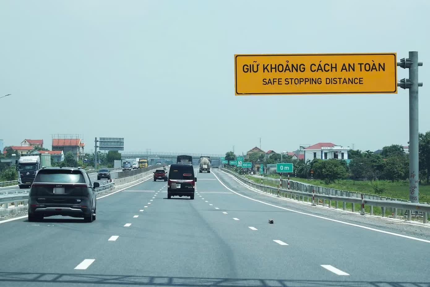 giữ khoảng c&aacute;ch,  an to&agrave;n,  tr&ecirc;n cao tốc,  bị xử phạt ảnh 3